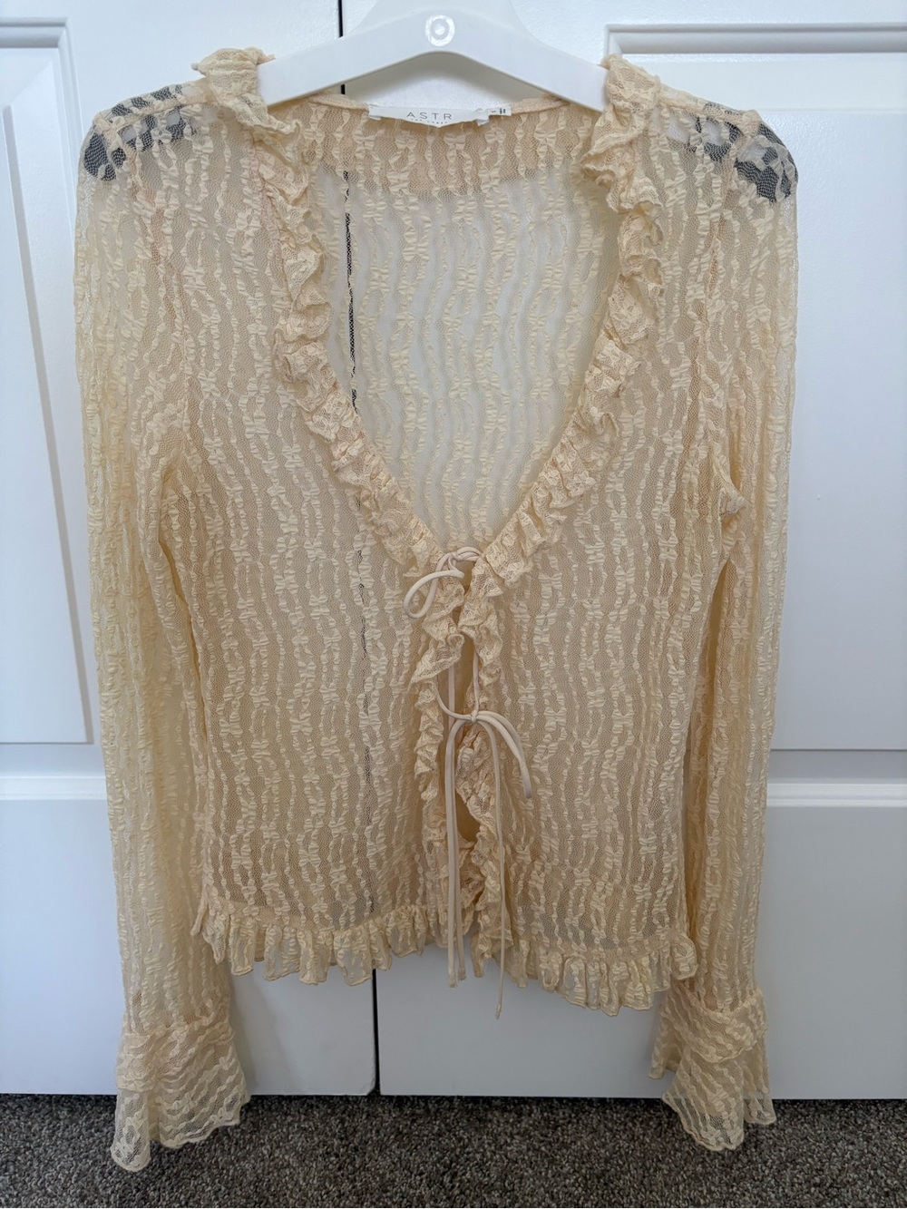 Astr Sheer Lace Ruffled Tie-Front Top - Cream. Size Small - Picture 7 of 10